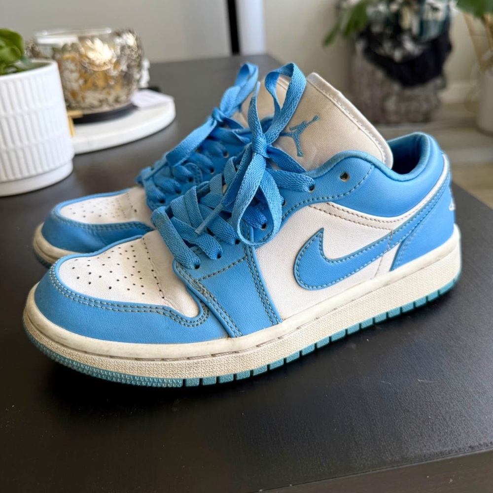 Jordan 1 Low UNC